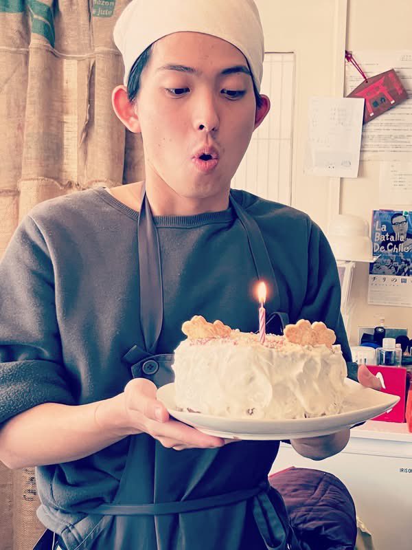 mixcafe4's tweet photo. ♥️⁡
7/20(月)臨時休業
西猪名公園で小さなお店しています。

写真はスタッフの誕生日のためにメンバーさん頑張ってケーキを作る！そんな時間がありました。メンバーさんからお誕生日おめでとう〜✩.*˚ https://t.co/UvyDN8YNxd