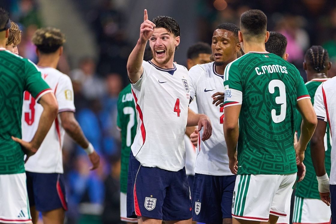 sopitas's tweet photo. ¿Y si el partido contra México terminó costándole la final del Mundial 2026 a Inglaterra? Eso cree Michael Owen, quien aseguró que la victoria sobre el Tri les dejó una falsa sensación de éxito al enseñarles que defender una ventaja era suficiente. Contra Argentina, esa misma fórmula terminó pasándoles factura 👀 https://t.co/I9AcDq32kC