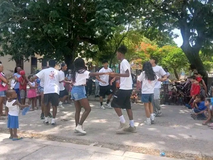 CDR_Cerro's tweet photo. #ElCerroTieneLaLlave desde el consejo popular Canal se realizan actividades para nuestros niños 
#CDRCerro
#CDRHabana
#CDRCuba https://t.co/G3lAHvUXQ0