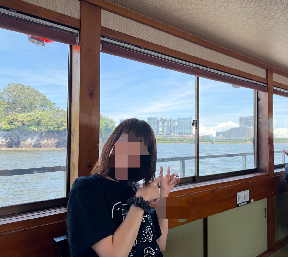 ri_e527's tweet photo. 確かに昨日いらしていた女子きょんこいずの皆様方は見なりもキレイで（後方からしか見えなかったのは最後列だったため）汗だくの汚い自分は申し訳ない気持ち🙇‍♀️
🚣‍♀️に乗った後にイベント行きましたがきょんこTシャツにして助かりました😂
#kyonkotalk https://t.co/ZkStLjAjo0