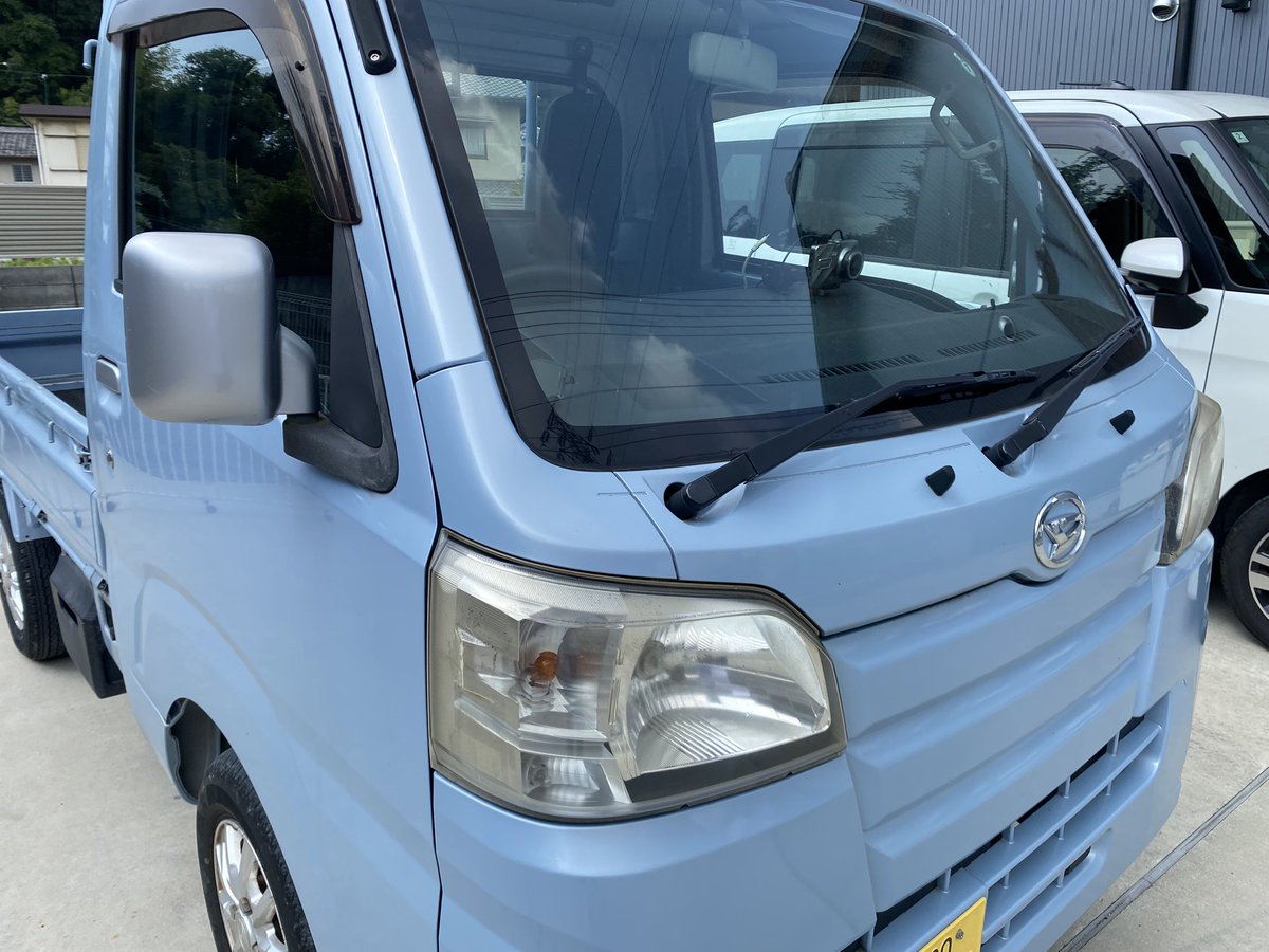 RidewithTake's tweet photo. 昨日久々にエアコン付けたら温風しか出て来ないので近所のオートバックスに依頼した。
自分で出来なくはないけど家でやると青空作業なのでもうこの暑さの中で作業したくないのよ。金額は高くつくけど今の時期は人任せが良いなぁ(^^;) https://t.co/6G4pU34SC2