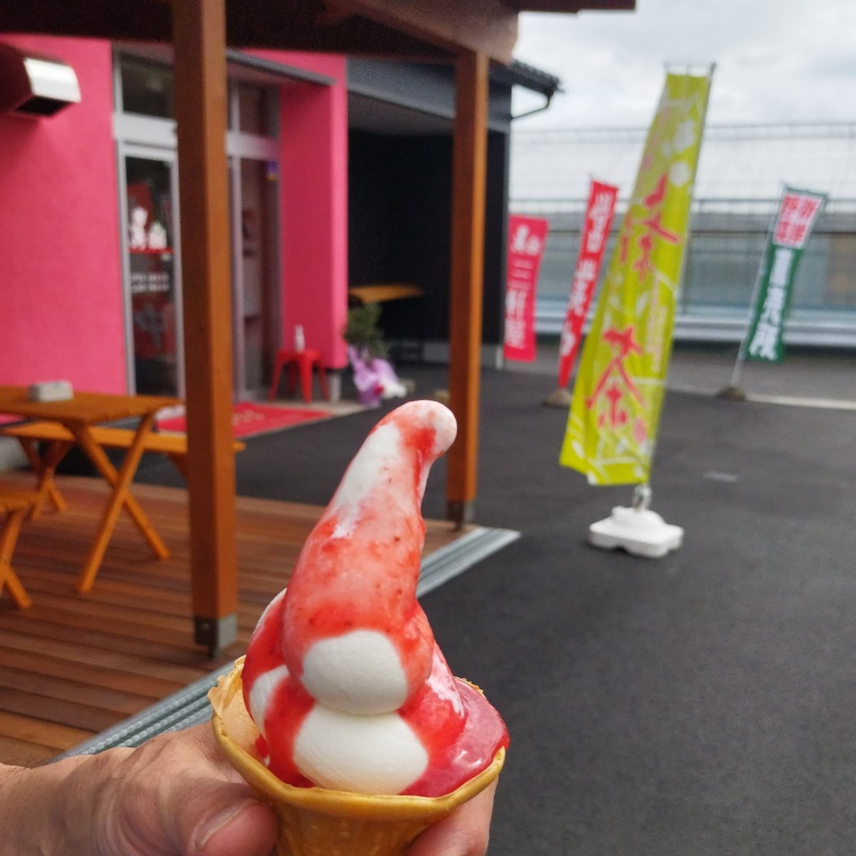 ohya_maruyama's tweet photo. 本日まるやまは臨時休業です
お墓参りに行かねば https://t.co/jgBqkjyQhT