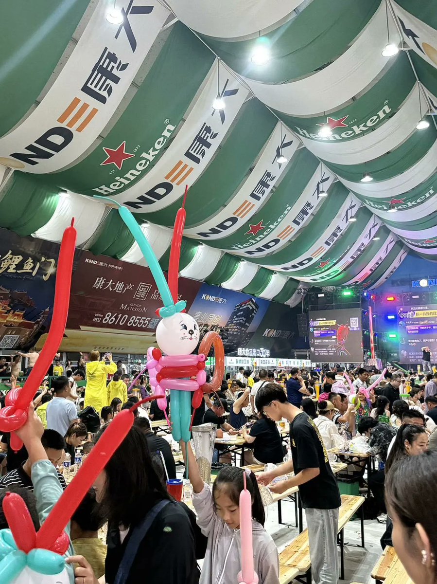 G166789's tweet photo. 青岛啤酒节宝藏大棚🍺夏夜狂欢🍺
Hidden Gem Tents at Qingdao Beer Festival, a fantastic summer night carnival! https://t.co/vwGw1WXzD9