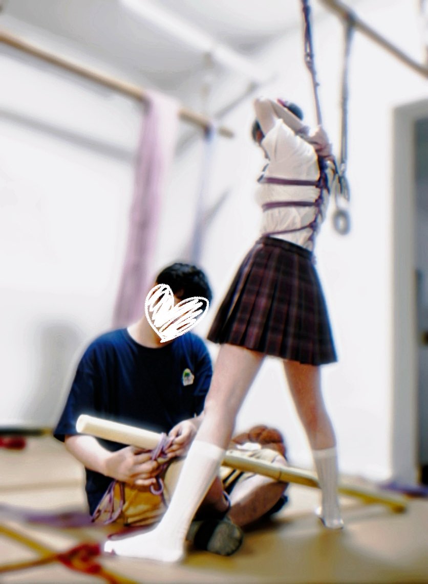 ruchu_m's tweet photo. 第一次和主人在外面玩哎！(⁎⁍̴̛ᴗ⁍̴̛⁎)
和在家里玩感觉完全不一样
在人群中感官真的会被放大
毕竟要屏蔽周围环境只感受主人
当然…痛觉也被放大了呜呜呜

感谢伟大的 薛·青梨蛋子·猫猫·白 拍照修图一条龙服务@cattart1231
因为知道我的小���望所以偷偷帮我达成！
✧٩(ˊωˋ*)و✧

🏠 @yunluospace https://t.co/eMdsB6gTeX