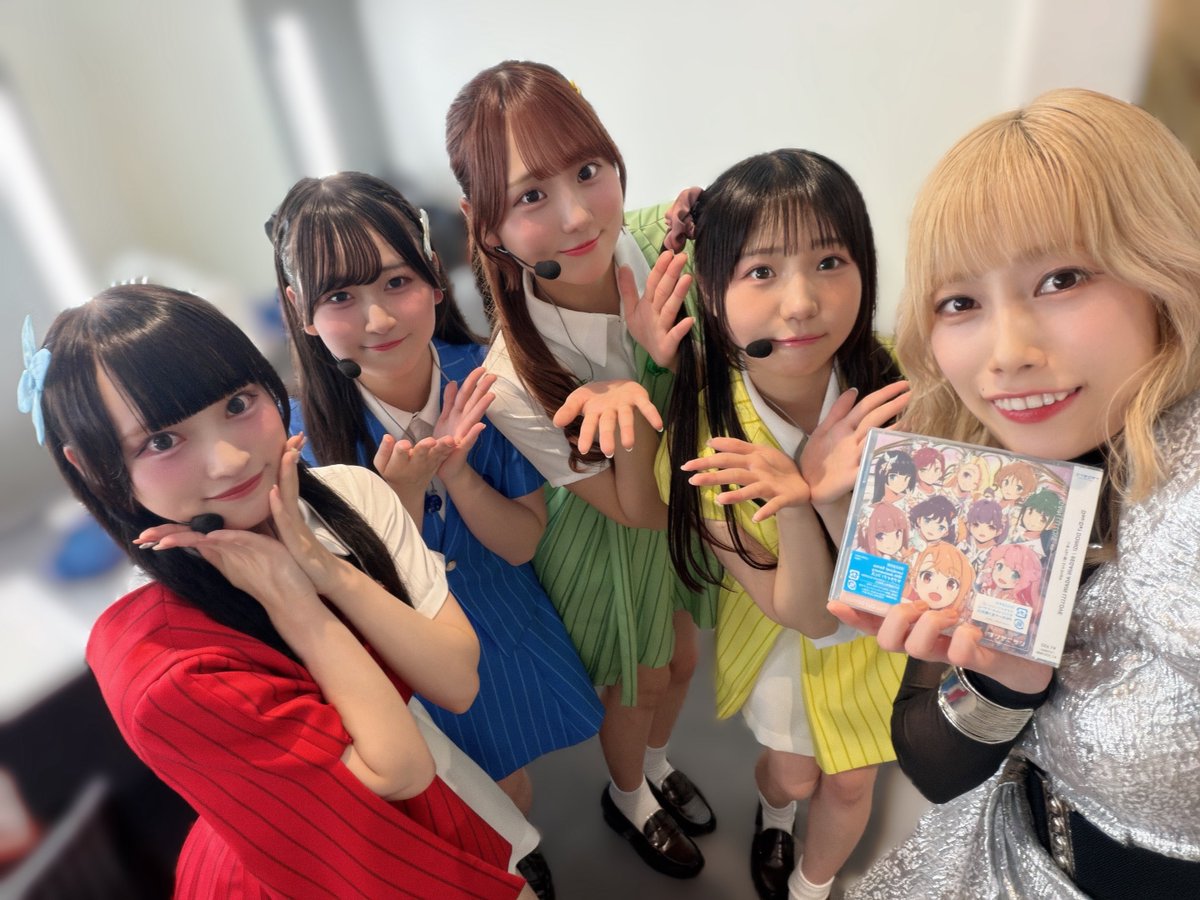sasakirico's tweet photo. #LantisDAYZ 思い出🌈

岬なこさん！
楽屋で、李子さんのこの曲が本当に好きなんです…と伝えてくださってめちゃ嬉しかったです😭

小林愛香さん！
シークレットゲスト、カッコ良すぎて鳥肌です。。ぶち上がりました!!

いきづらい部！の皆さん！
カラフルで可愛いステージ!!素敵だった。。CDもありがとうございます！

虹ヶ咲学園スクールアイドル同好会！相良茉優ちゃん！
わーいまた会えた✨最後にみんなで愛♡スクリ〜ムできて嬉しかった〜！
