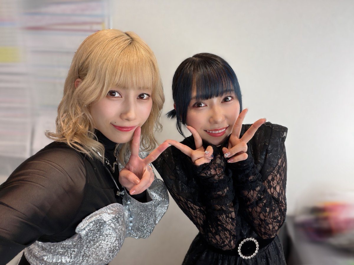 sasakirico's tweet photo. #LantisDAYZ 思い出🌈

岬なこさん！
楽屋で、李子さんのこの曲が本当に好きなんです…と伝えてくださってめちゃ嬉しかったです😭

小林愛香さん！
シークレットゲスト、カッコ良すぎて鳥肌です。。ぶち上がりました!!

いきづらい部！の皆さん！
カラフルで可愛いステージ!!素敵だった。。CDもありがとうございます！

虹ヶ咲学園スクールアイドル同好会！相良茉優ちゃん！
わーいまた会えた✨最後にみんなで愛♡スクリ〜ムできて嬉しかった〜！