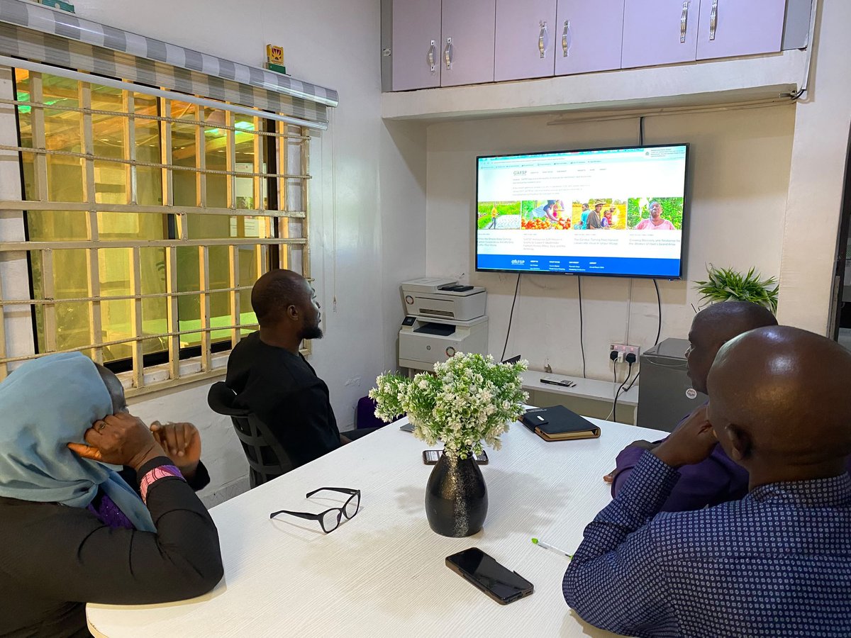 Jtaiye74's tweet photo. Resource mobilisation isn't just about writing proposals, it's about helping institutions see opportunities differently. I supported the Environmental dept. &amp; Agric dept. of Gwagwalada Area Council to explore grant opportunities to unlock support for smallholder farmers. https://t.co/unfsWjGm8I