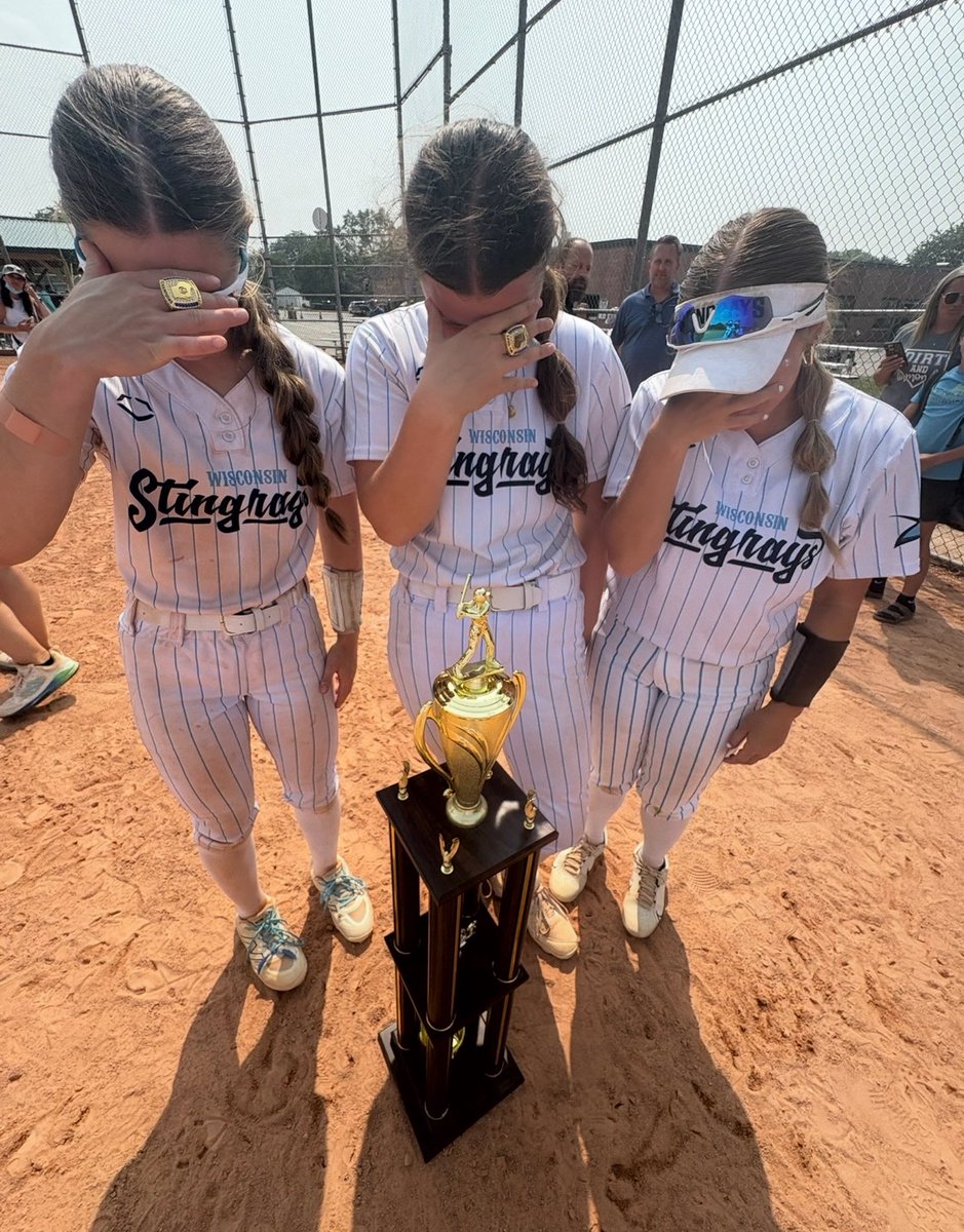 ada_gentry0's tweet photo. Northern Classic Champions! 🏆

Proud of this team for staying undefeated throughout bracket play!

I pitched 43.2 of the 47.2 innings, maintaining 1.28 ERA with 56 strikeouts, and hit .524 at the plate. Excited to compete in Peoria next week! 

Hitting and pitching clips 👇 https://t.co/gHCgDzVZdp