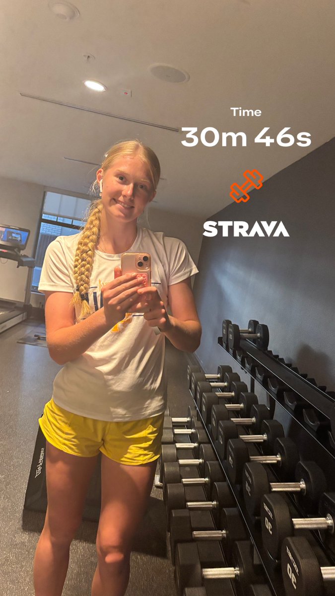 Emilia_Busch4's tweet photo. 30 minute upper and lower body strength training on vacation! No excuses!💪
#co2029 #softball #training https://t.co/SgNwqZFTXZ