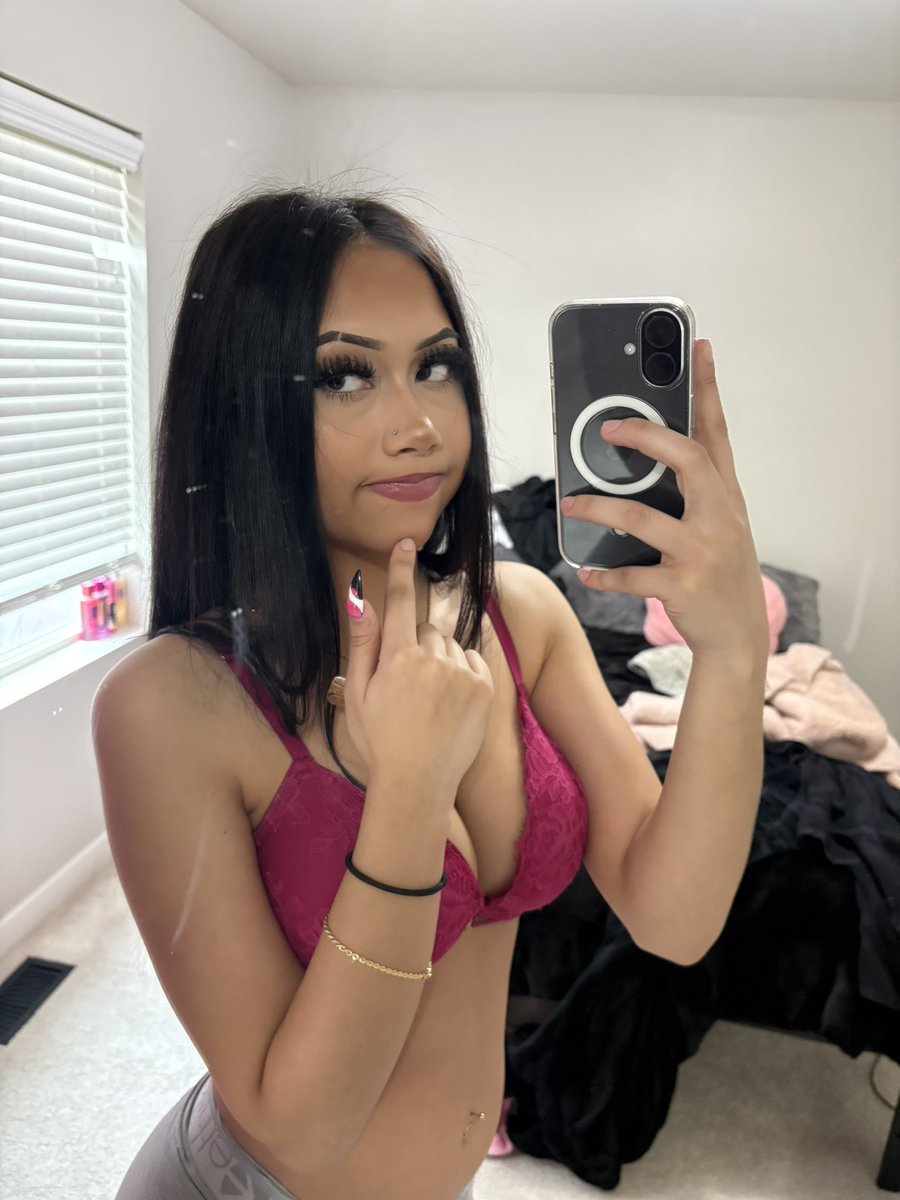 AverlyArchive's tweet photo. hi #nsfwtwt 
sub 
18 
toxica 
😛 hmu 
#ddlg #agegap #meets https://t.co/kpforDXykM