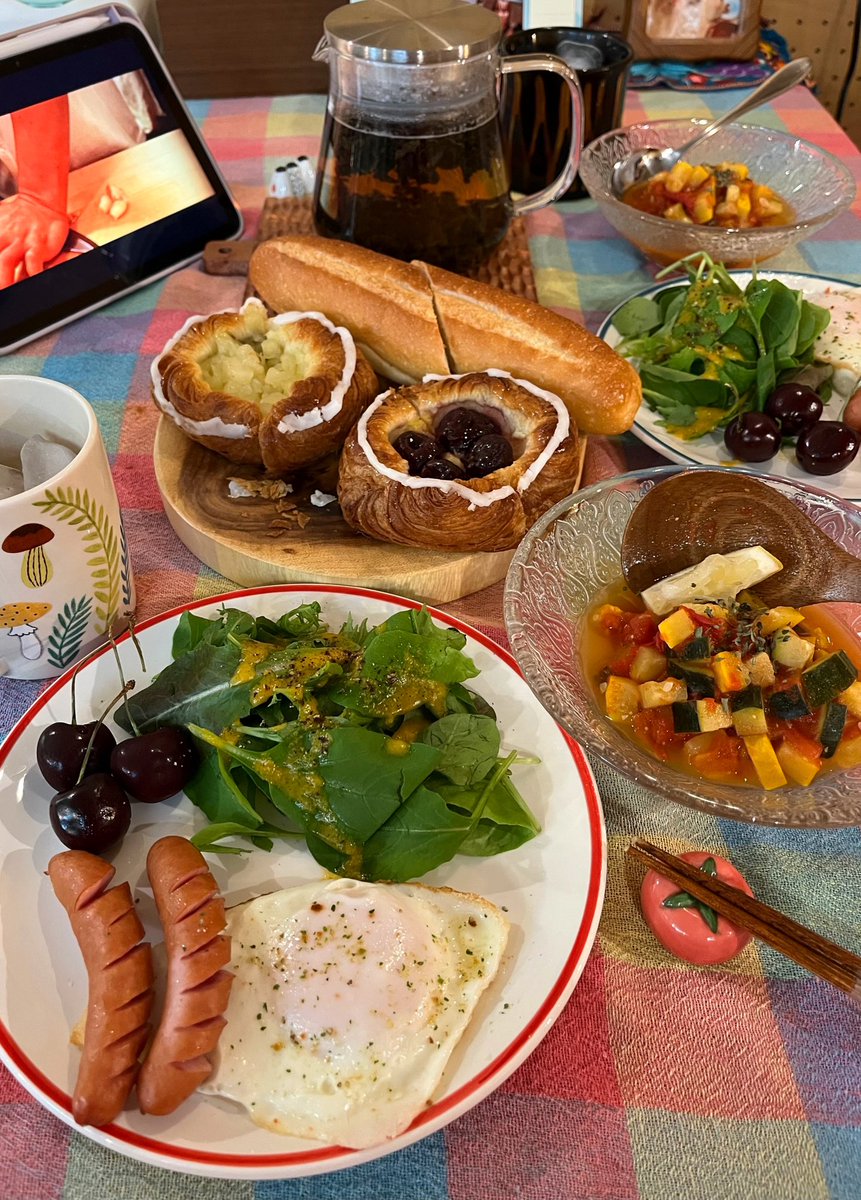 usako_cooking's tweet photo. おはようパン🥐🥖

昨日伊勢丹でパン買おうと思ったけど、やっぱり食べ慣れたアンデルセンを選びがち(褒めてる)
ラタトゥイユはレモンを絞って🍋 https://t.co/ag0d74fiiv