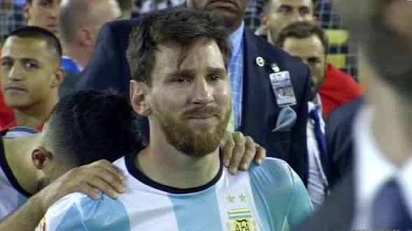 ChuckDeily's tweet photo. @nahuelfabian_n @FerRod124 @23_agustinn @CarpetaMillo_ Pobre tipo este de aquí abajo…se le vienen más lágrimas al llorón https://t.co/IEoCzYLsQA