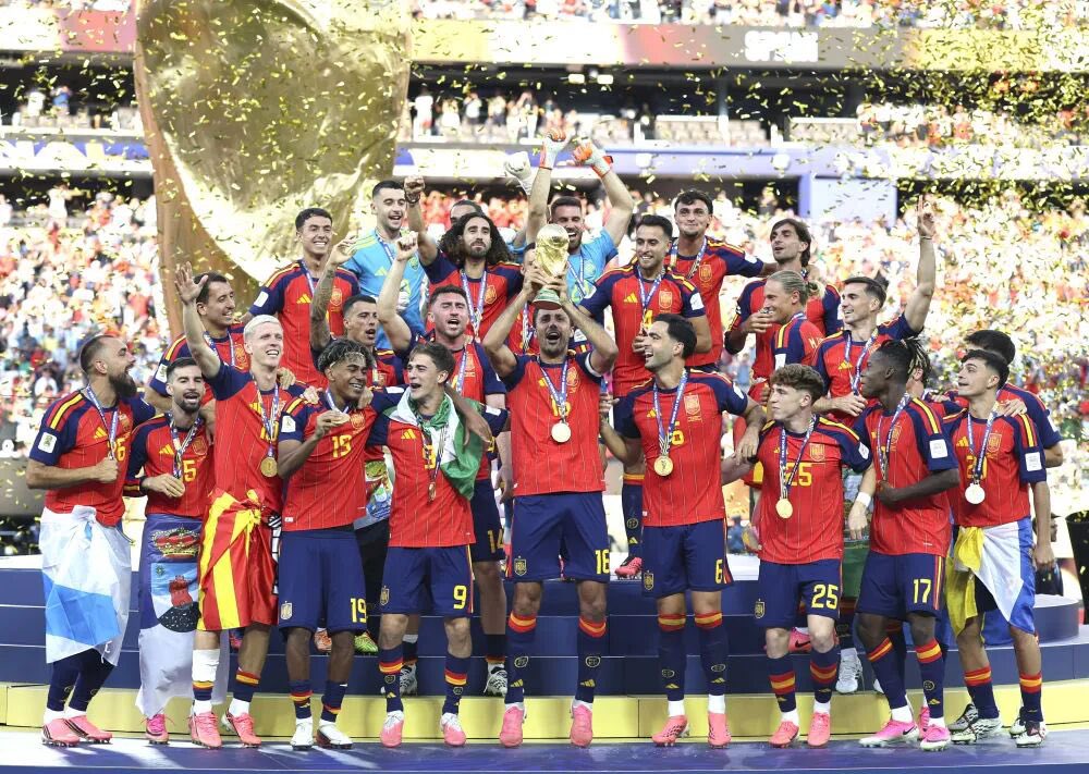 XH_Lee23's tweet photo. Congratulations! 🇪🇸🏆 
Best news of the day! https://t.co/MUWSovO6KG