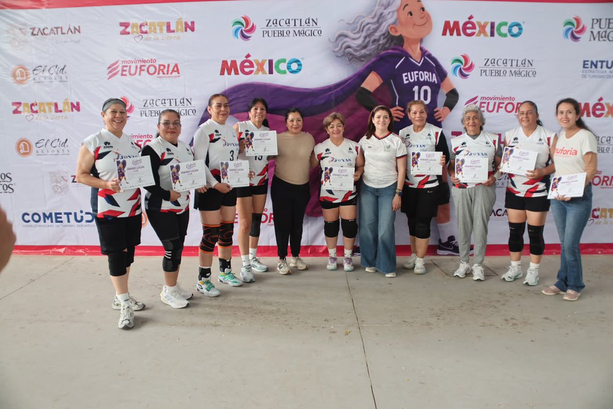 Bsnchez24's tweet photo. Me siento muy agradecida con @COMETUD y la organización de mujeres #Euforia, por haber impulsado este Torneo Nacional de Cachibol en #Zacatlán. Para mí fue muy significativo ver a las mujeres, comprometidas, apasionadas y entregadas en la cancha.
Son un ejemplo para todas nosotras, para sus familias y para la sociedad. Felicidades a las ganadoras que son de #Veracruz, espero muy pronto regresen a #Zacatlán todos los equipos participantes.
El deporte es una política pública de mi gobierno, pues al igual que el gobernador, @armentapuebla_ creo firmemente en que este tipo de actividades cambian la vida de las personas. 🏐🙋♀️👵