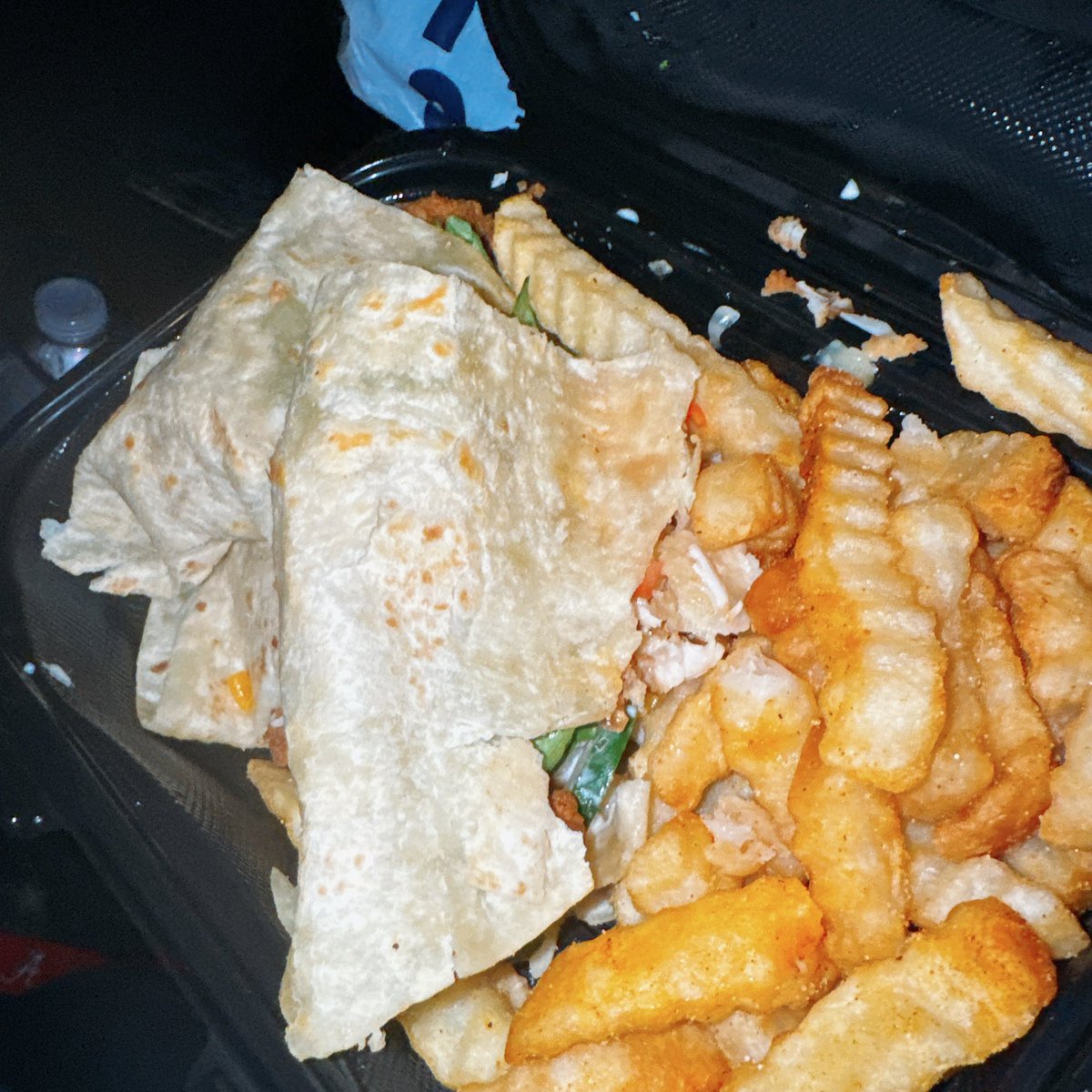 Darealest28's tweet photo. @Zaxbys This is unacceptable 😡😡😡 https://t.co/7Q202kJ8IG