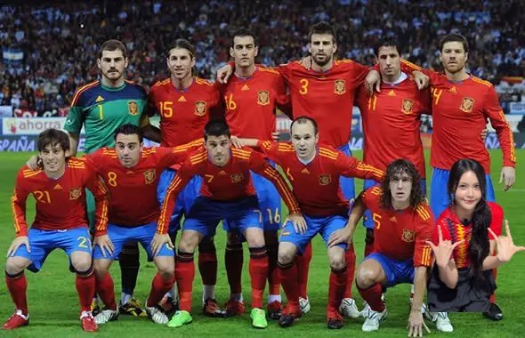h2hARIII's tweet photo. INILAH LEGENDA KE 12 AN SPANYOL. 🇪🇦🇪🇦🇪🇦

-Iker Casillas
-Sergio Ramos
-Segio Busquets
-Gerard Pique
-Joan Capdevila
-Xabi Alonso
-David silva
-Xavi Hernandez
-David Villa
-Andres Iniesta
-Carles Puyol
dan bintang utama kita!!!
-Lemeni Yamal 🤟🏻😎🤟🏻 https://t.co/HyWCoXYa0d