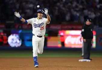 FlagrantFouL24's tweet photo. Tommy Edman pinch hit HR.

#Dodgers #Yankees #BobCostas https://t.co/i2BItvrhai