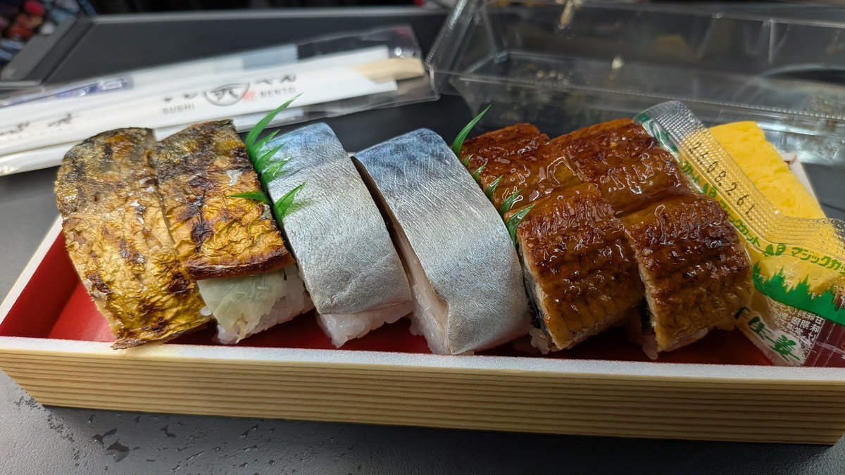 donguridensuke's tweet photo. 空港に移動中
東京暑いぜ！
遅めの朝ごはん https://t.co/n6yT2onLrR