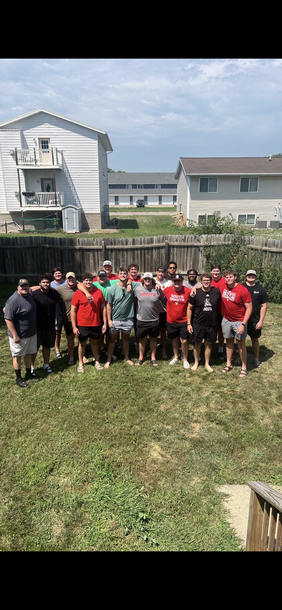 CoachBain75's tweet photo. Had a great time with the USD Hogs at the OL BBQ This past weekend! Shout out to @Jakeriggs60 and @caden_ellingson for winning the Cornhole Championship!Excited for the upcoming season! #BIGDAWGSONLY https://t.co/gFYUZ8Y3CX