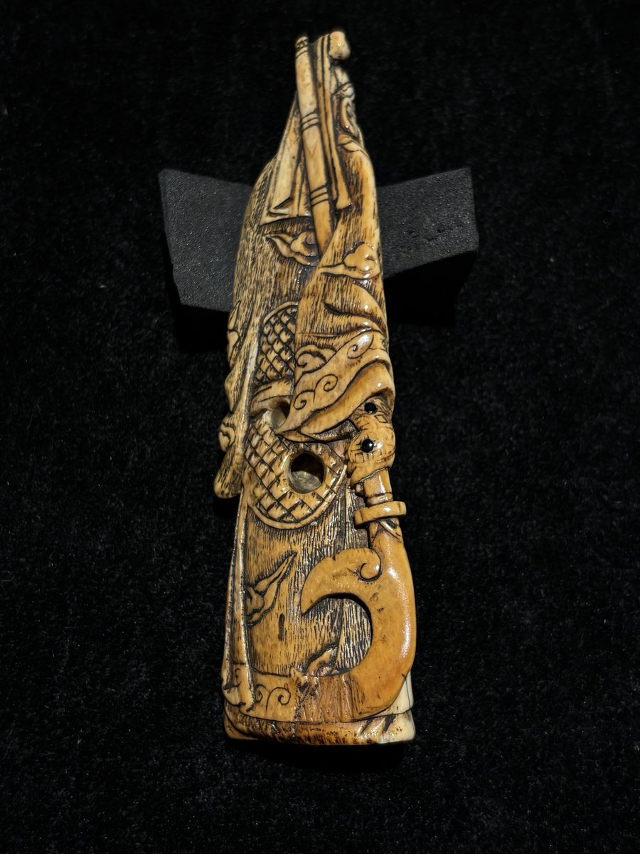関羽時代根付 18世紀 象牙刻 貴重な大型人物根付で、大きさは手の先