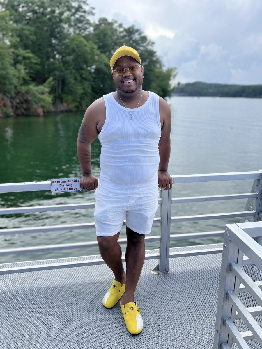 QuenteSential1's tweet photo. A lil piece of water ALWAYS does me well… and NO this ain’t Lake Lanier #LakeVibes #Atlanta https://t.co/QA249FYsP2