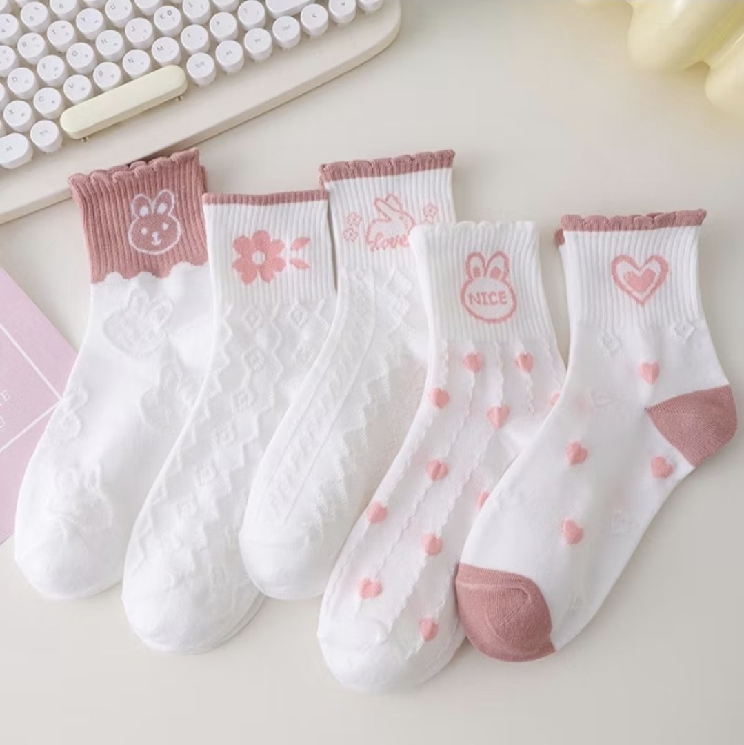 lovbeary's tweet photo. rekomendasi kaos kaki lucu untuk sneakers atau flatshoes kamuu start 3 ribu ajaa😋 https://t.co/BCaAL1AH8a