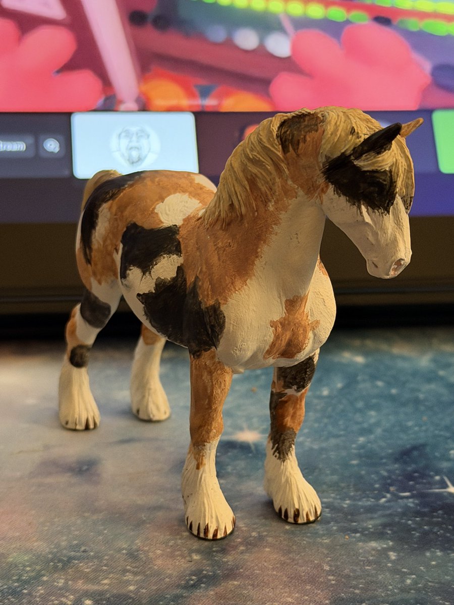 MONZTERBYTE's tweet photo. painting horsie is fun! :) https://t.co/O2dKJNL5Pi
