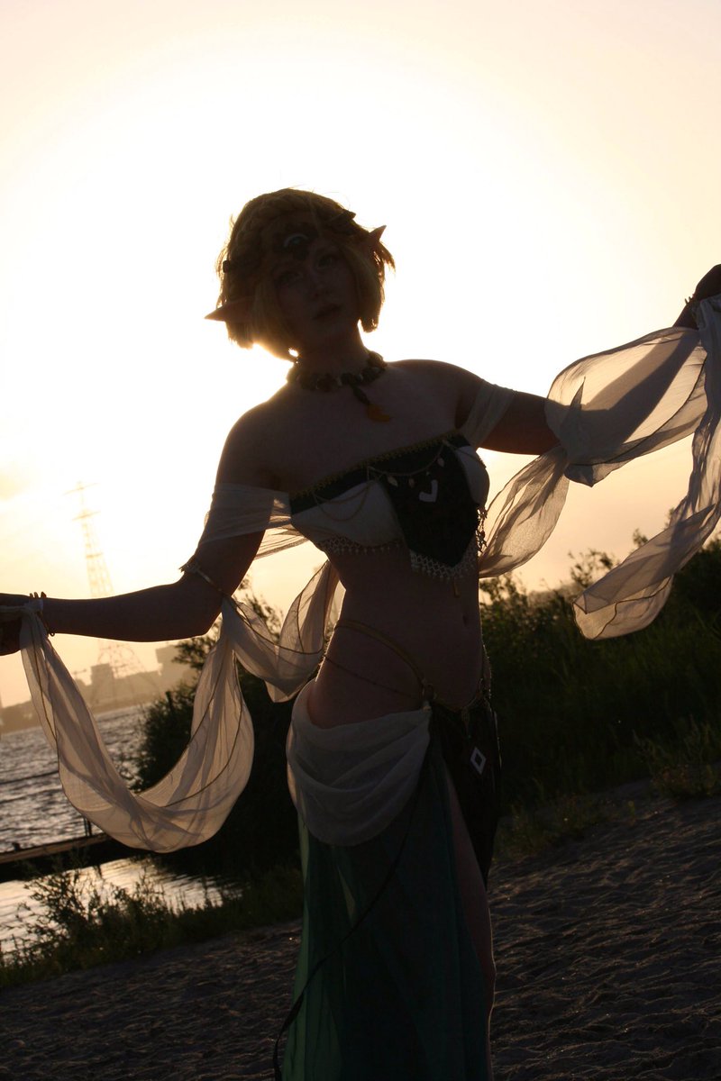 ambrr_cos's tweet photo. twt oomfs get to see #zelda cosplay first oml https://t.co/XbH1CCg5i1