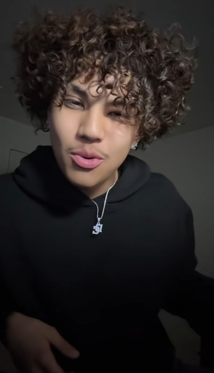 VICEPKLUNK's tweet photo. Khan Asadi is fine asf and he about to act up when seeing his homie cake🍑🎂😛
#thick #homies #homiesexual #straight https://t.co/ibpOVBVdjL