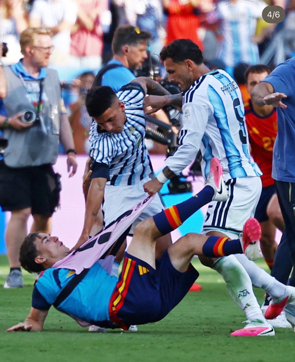 luiscbmagno1's tweet photo. @andrizek Quem torce contra a Argentina torce contra esses idiotas que não sabem perder e fingem que garra é enfiar a porrada de maneira desleal. https://t.co/pHeNSEX3rq