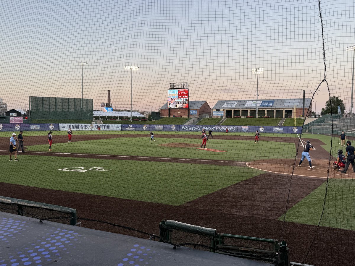 stevencudly's tweet photo. 4 @HuskerSoftball players (Coor-CF, Lo-2b, Ha-P, Kuszak at bat) in one photo at the Florida Vibe vs Kansas City Diamonds game tonight! Ran into @RohrOfTheCrowd as well. The Camenzind’s were responsible for all 4 runs in the 5th with a solo HR for Lo &amp; a 3 RBI triple for Ha! #GBR https://t.co/Bqnl3AodAY