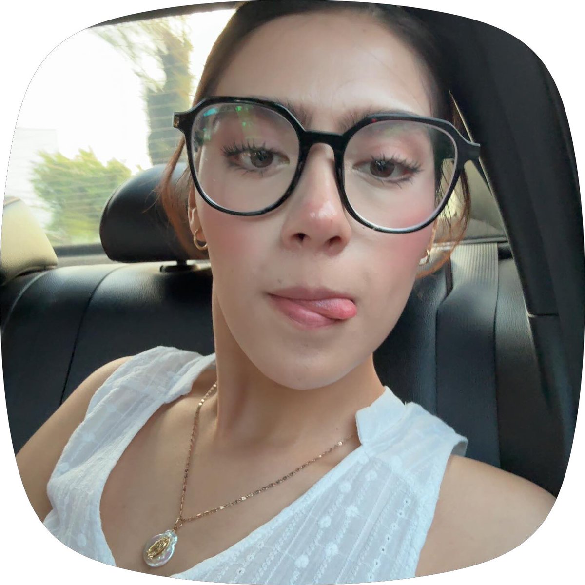 ximeenasc tweet picture