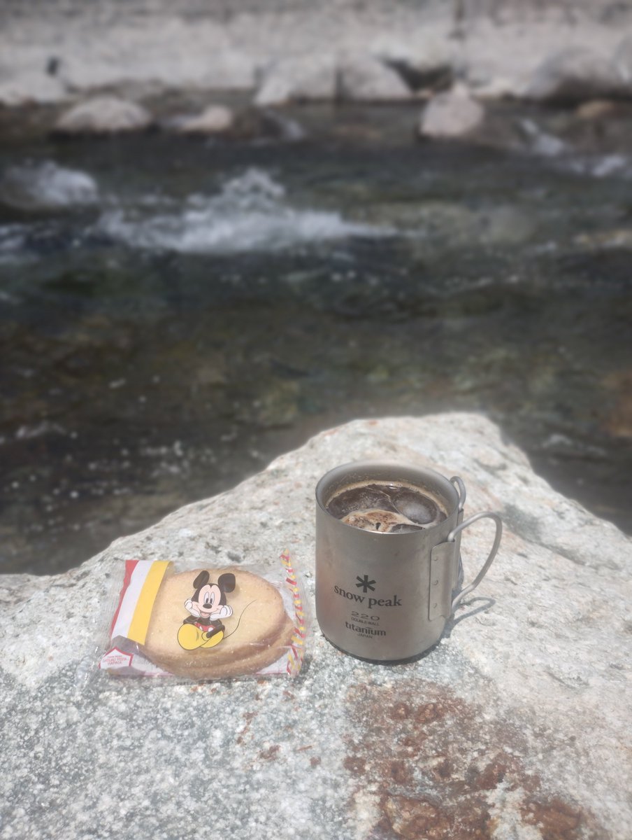aqueax's tweet photo. 今年初のドボンライド。
川中カフェで、川に浸りながらのコーヒーで涼んでいます。

#term
#surge
#ミニベロロード https://t.co/QzZt3CR5Dl