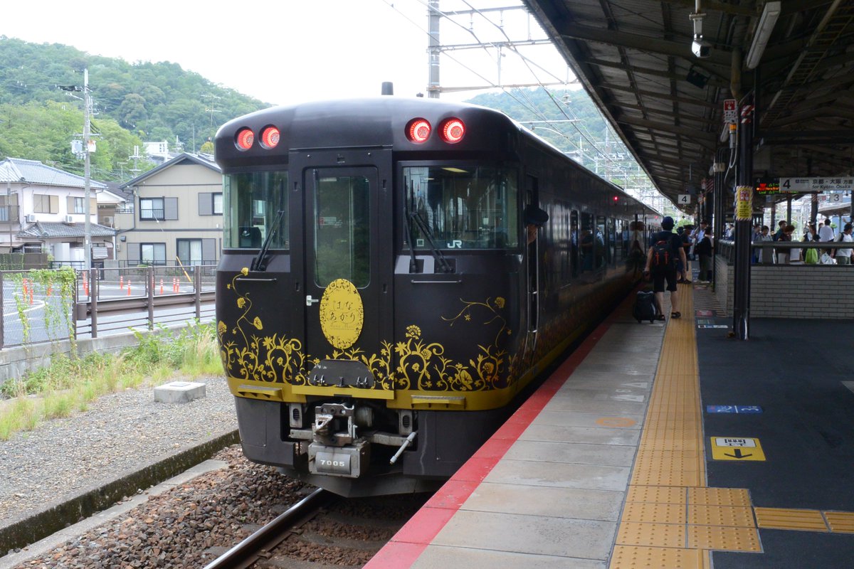 00kaijin's tweet photo. 三嶋さん、みなさんこんにちは
7/19は大阪からおごと温泉・大津まで夏季の土日祝に運転される観光特急はなあかりを観てきました。この日は湖西線を経由して琵琶湖を一周して大津が終点というう運用でした。
#ミシマカメラ
#はなあかり https://t.co/oOrsEUnijh