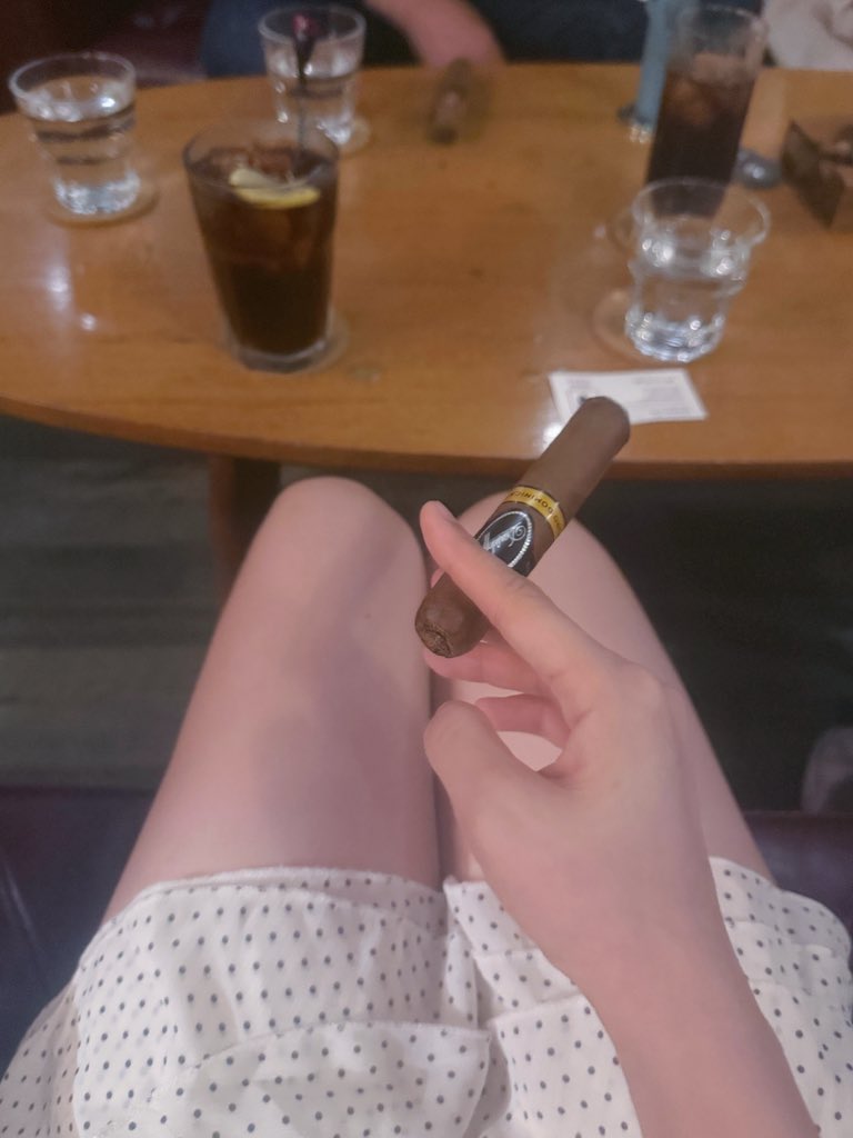 Ko1zuum1's tweet photo. 🚬 https://t.co/DePycBQefv