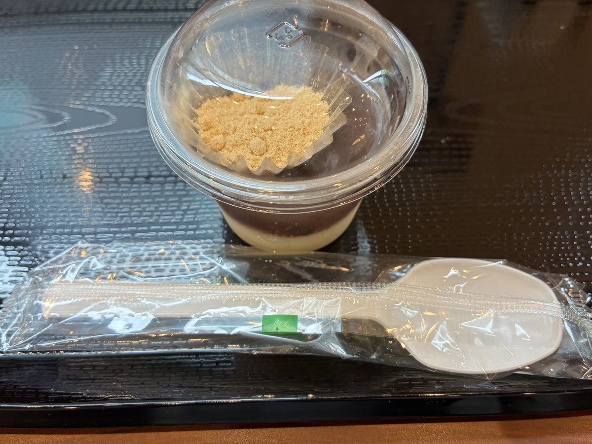 friend7RO's tweet photo. うどんプリンのリベンジに成功
開店凸したせいかまだ売り始めてなくて無駄に2回並ぶことに https://t.co/i9kXMR2TMy