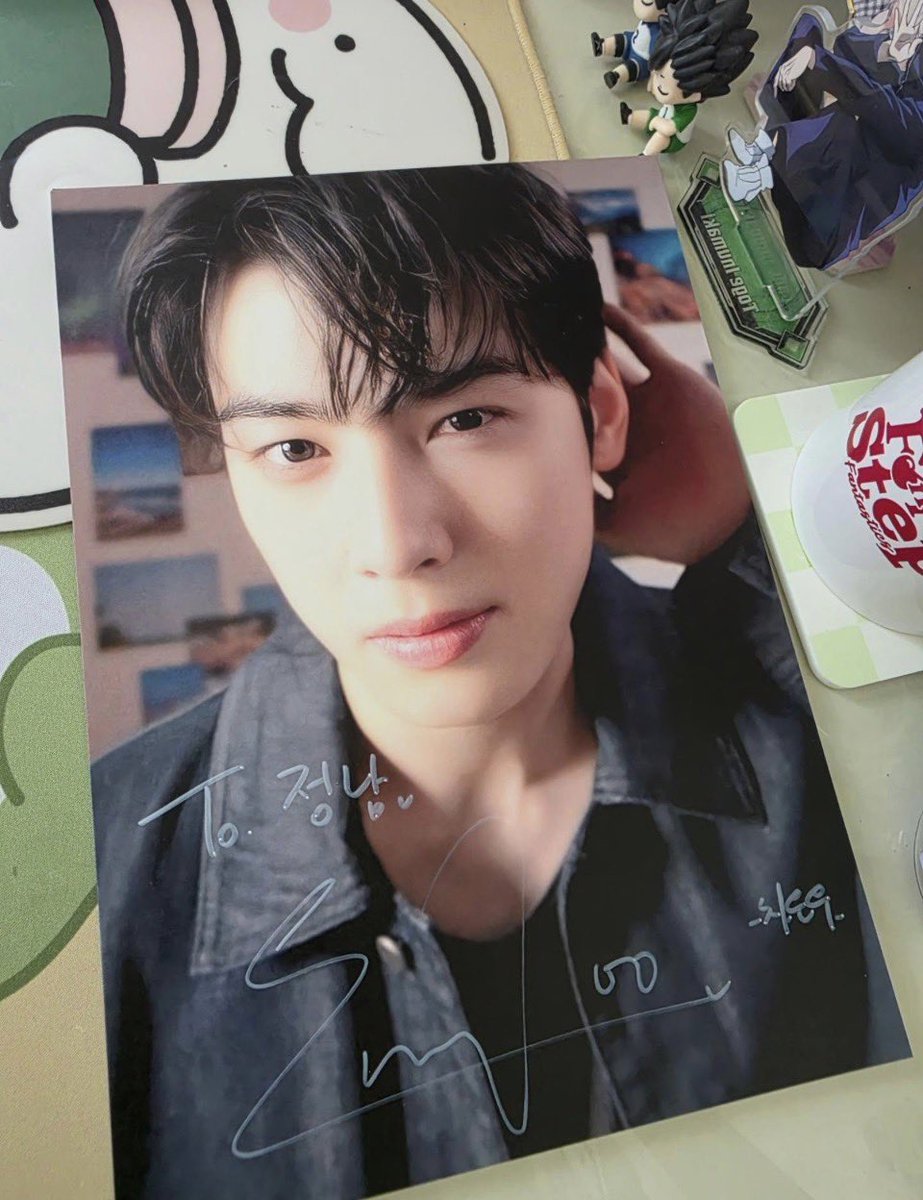 ChaeunwooTH's tweet photo. #CHAEUNWOO #ชาอึนอู
นูน่าคุณแม่ทหารคนเดิมได้รับรูปและลายเซ็นอึนอูจากลูกชายค่ะ 💝

“บอกว่าเป็นของขวัญที่ระลึกปลดประจำการ 😍 ขอบใจนะลูก~

[แท็กอึนอู] อีกแค่ 6 เดือนก็แป๊บเดียวเอง สู้ๆ นะ 🤗”

ติดแฮชแท็ก: เวลาจะผ่านไป ทหารหล่อ ชาอึนอู และขอบคุณสำหรับลายเซ็น

©️ ig: bobomiri71
#차은우 #チャウヌ #车银优 #車銀優