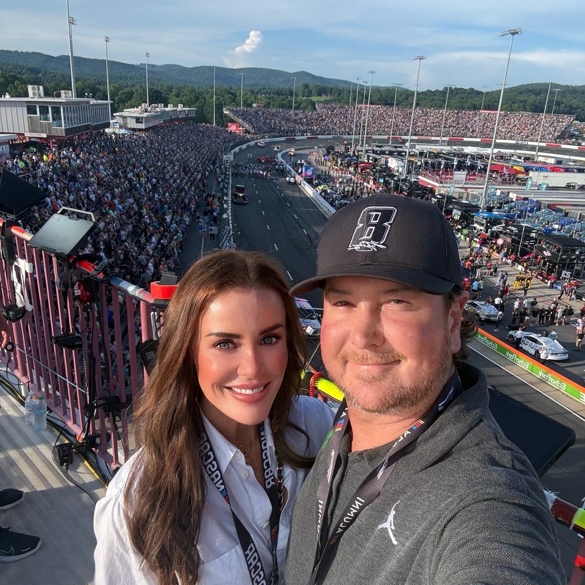 KurtBusch's tweet photo. @NWBSpeedway feeling the old school vibe and all the emotions. 30yrs ago I remember watching the final race w my dad on tv. Respect to all the fans and honoring my brother in so many ways, especially lap #8 https://t.co/qW100M59Uh