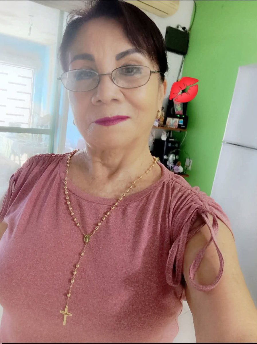 helena1879's tweet photo. Comprende 

   Si alguna vez te dejo de hablar y te elimino de mi vida, espero que comprendas lo difícil que fue para mí
   Tengo la costumbre de aferrarme a lo  bueno de las personas, sin importar lo malas que sean para mí. No me gusta la mentira y la hipocresía, soy sincera!.🤍 https://t.co/jnN4pW4PE6