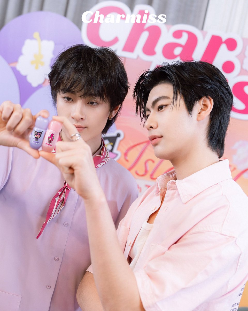 charmisscosme's tweet photo. ขอบคุณโบร๋ๆ ทั้งพี่ธีร์ @tthi_eks และน้องเวฟ @waavetnp ที่มาสนุกด้วยกันในไลฟ์นะคะ 🏝️💖

เต็มที่กันสุด ๆ ทั้งหล่อ ทั้งน่ารัก จนเกาะของชาร์มิสเต็มไปด้วยรอยยิ้มและเสียงหัวเราะ ✨

ถ้าติดเกาะแล้วสนุกขนาดนี้...
ไว้กลับมาเล่นสนุกกันที่เกาะของชาร์มิสด้วยกันอีกน้าาา 🦷🌊💕

#tthi_eks
#waavetnp
#Charmiss
#TheeWave
#LovelyIslandWithTheeWave
#ลิปห่วงยางชาร์มิส
#CharmissxTheeWave