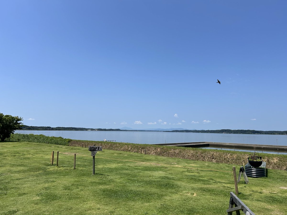 Oarai_Uhinosato's tweet photo. こんにちは☀️夕日の郷 松川 直売所です。
本日も営業いたしております🈺
大変暑い日となっておりますので、お越しの際は充分にお気をつけてお願いいたします🙇‍♂️ https://t.co/kOWTjQNIRD