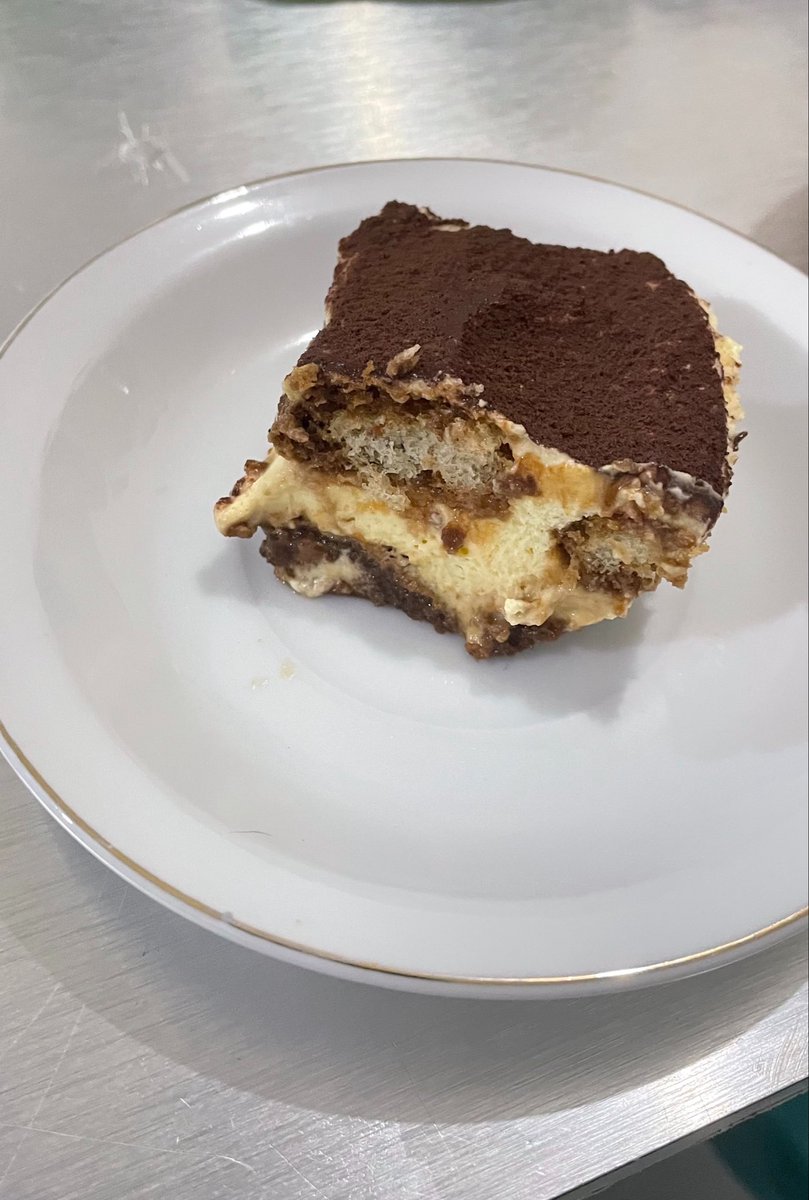 goodluckdelon's tweet photo. tiramisu so deym good https://t.co/NyOs7nY6gG