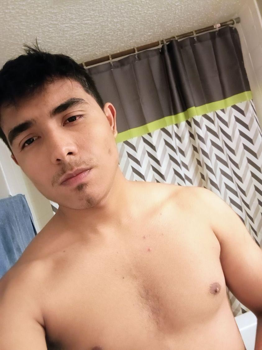 cristofee012's tweet photo. Te gustan los chicos de verga grusa y morena como yo? 
Contenido exclusivo en venta $ mandame un mensaje https://t.co/Kfg0Jeh6oi