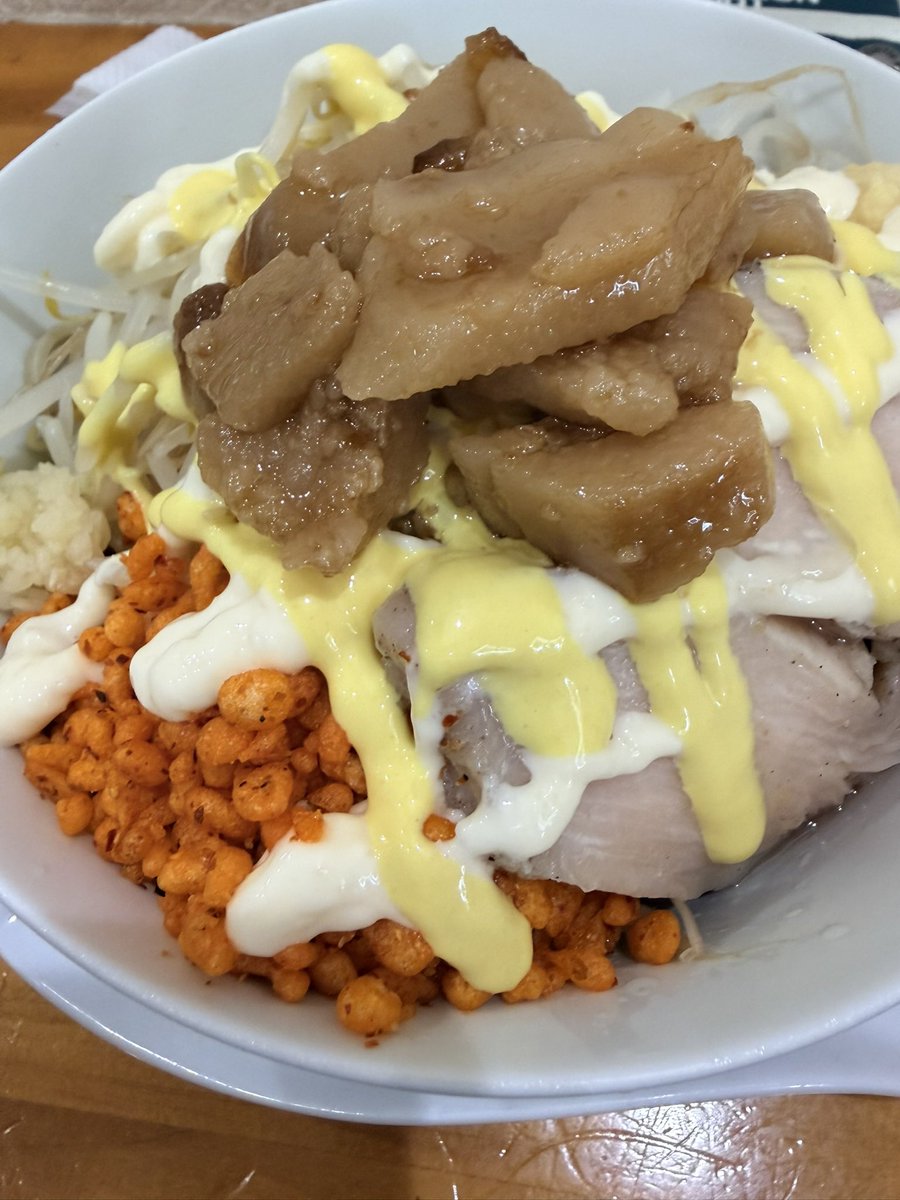 Run4712Run's tweet photo. #らぁめんたんぼ
#さっぱり二郎で美味い
#和歌山県
#御坊市
美味かったなー！味付背脂がこれまた美味く、鶏チャーシューもしっとり柔らかでむちゃうまでした！ https://t.co/THzJRdCn8T