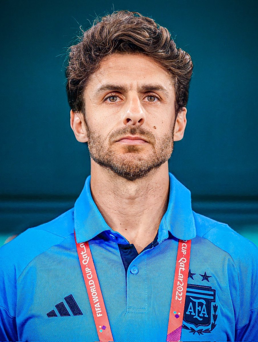 DePrimeraa's tweet photo. Creo que muchos vamos a coincidir  que si Scaloni deja de ser el técnico de la selección el sucesor debería ser Pablo Aimar. https://t.co/xUjq6SVmOD