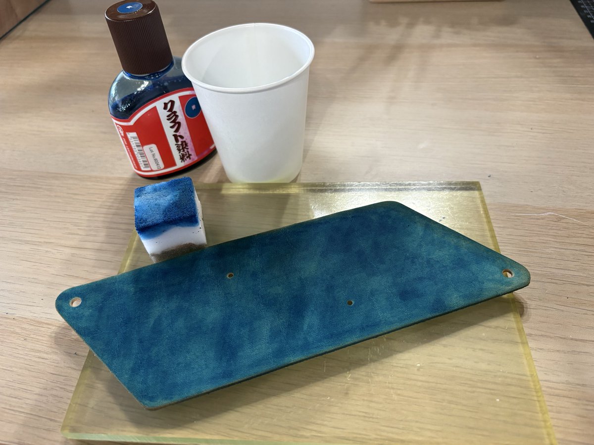 ryuukikunn10's tweet photo. レザークラフト体験も行っております！
自分の推し活色に革を染めて刻印もできます✨
お時間ある方お立ち寄りください！
シーサイドステーション内2階イベント会場入って左側真ん中付近に出店してます✨
#レザークラフト
#ハンドメイド
#大洗町
#シーサイドステーション
#推し活 https://t.co/frm9njLZMW