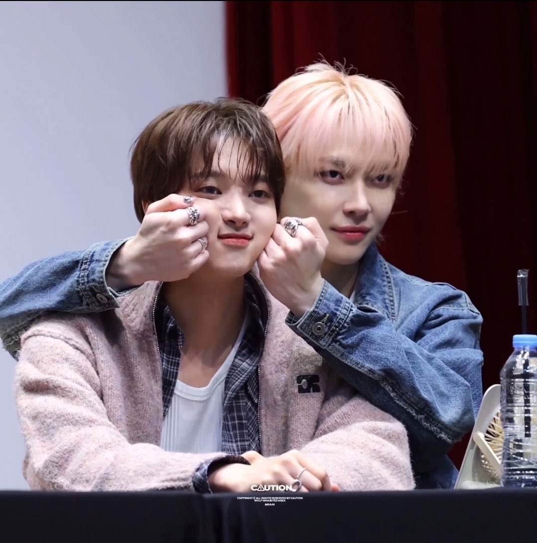 CometCrashNCEJ's tweet photo. 아오~진짜얘네이뻐죽겟네
결혼해다오 https://t.co/i3bRuz5Mm0