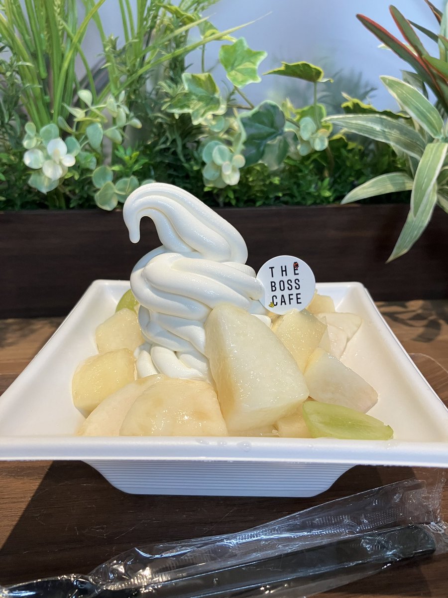 hu20150206's tweet photo. BOSS cafeにて
食べやすい入れ物に変更
桃MAXソフト https://t.co/XPV45bDjEh