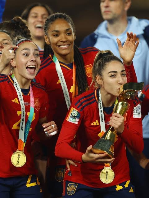 lbertozzi's tweet photo. Eles são, elas são. Espanha é a primeira campeã simultânea entre homens e mulheres. https://t.co/zE9brY8HAq