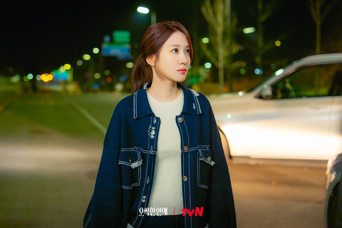 CJnDrama's tweet photo. 귀신이 점지해 준(?) 첫 만남?
범인 때려잡는 여리X강욱 환상의 합💥

[토일] 밤 9:10ㅣtvN
#즐거움엔20tvN #오싹한연애 #SpookyinLove https://t.co/kw6YJPCOPK